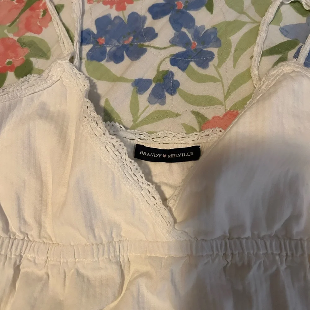 Brandy Melville Edith Tank - Picture 2 of 2